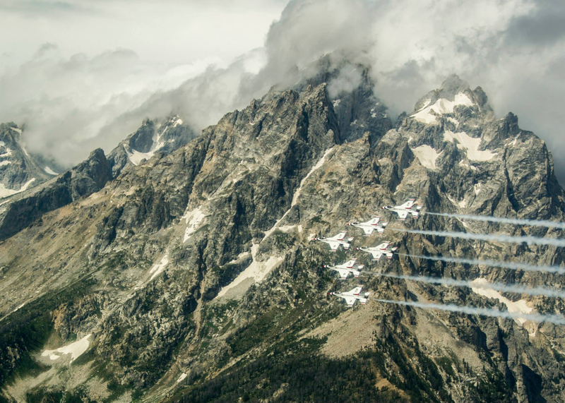 Illustration for article titled Thunderbirds Buzz The Tetons and Niagara Falls In These Stunning Images